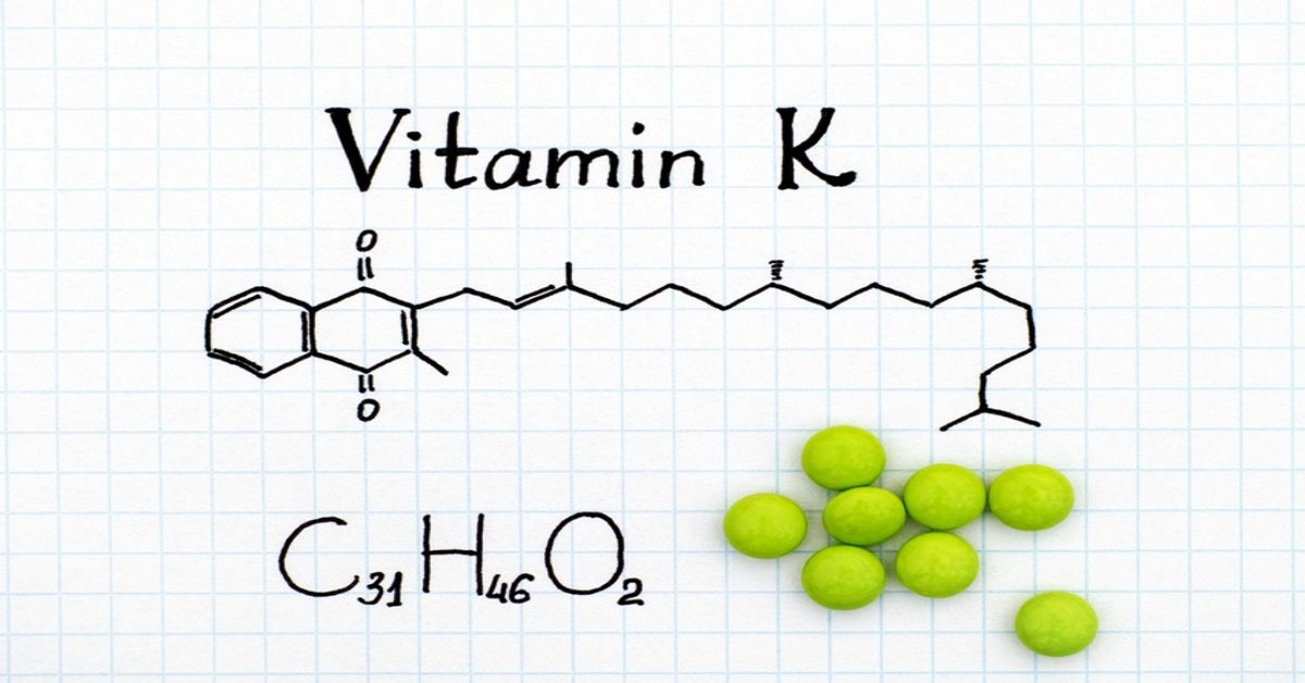 Vitamina K importante per la coagulazione e la salute delle ossa